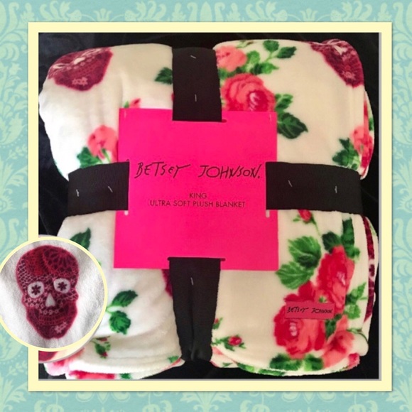Betsey Johnson Other - Betsey Johnson Peach Rose Sugar Skull Blanket King